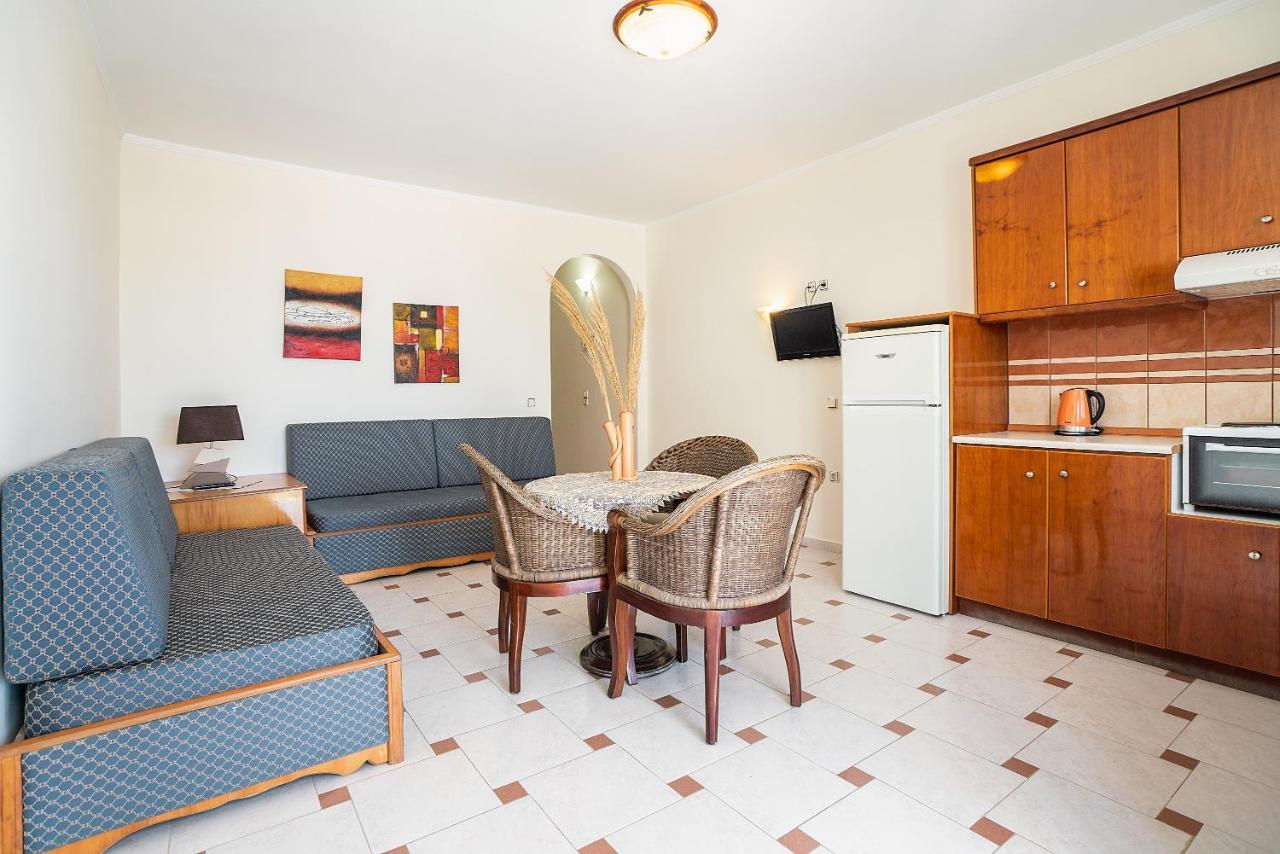 Livadia Beach Suite Экстерьер фото